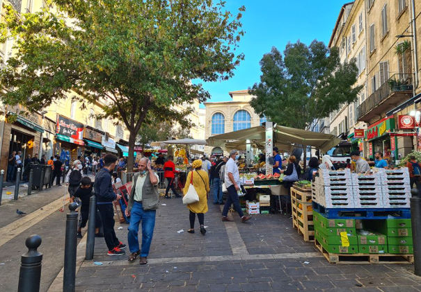 Marché des Capucins, temple de la gastronomie marseillaise à Noailles